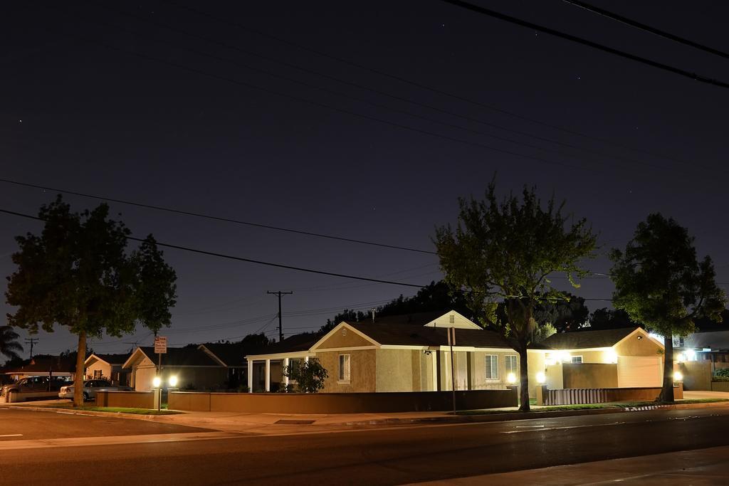 Anaheim Beacon House: 4 Bedroom, 2 Bath, 2 Car Garage Room photo