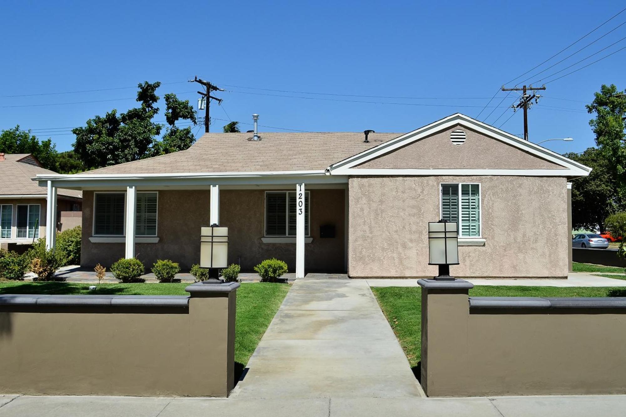 Anaheim Beacon House: 4 Bedroom, 2 Bath, 2 Car Garage Exterior photo