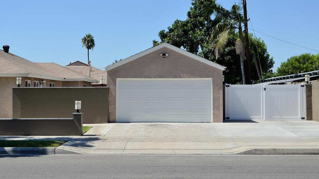 Anaheim Beacon House: 4 Bedroom, 2 Bath, 2 Car Garage Room photo