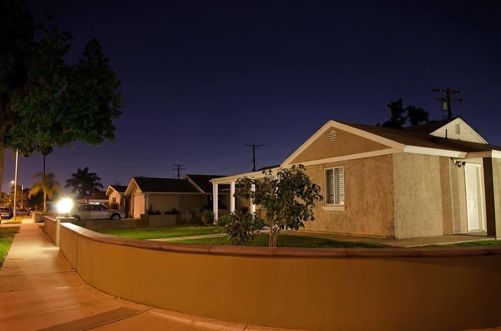 Anaheim Beacon House: 4 Bedroom, 2 Bath, 2 Car Garage Exterior photo